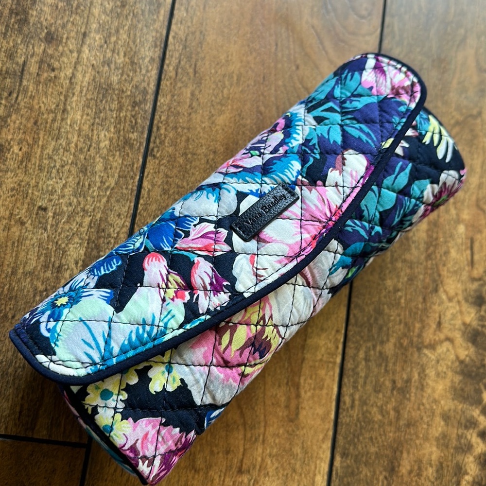 Vera Bradley On a Roll Case (Garden Grove)